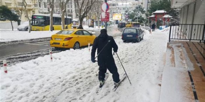 Kar gören İstanbullulardan ilginç görüntüler