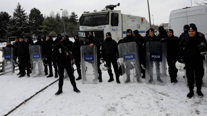 TBMM'ye yürümek isteyen CHP'lilere polis müdahalesi