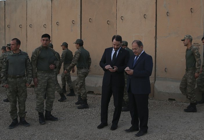 Cumhurbaşkanı Erdoğan Başika'daki askerlerle görüştü