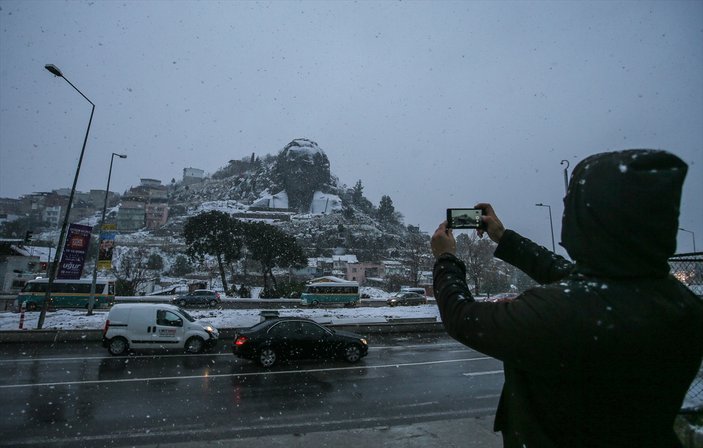 İzmir'e kar yağdı