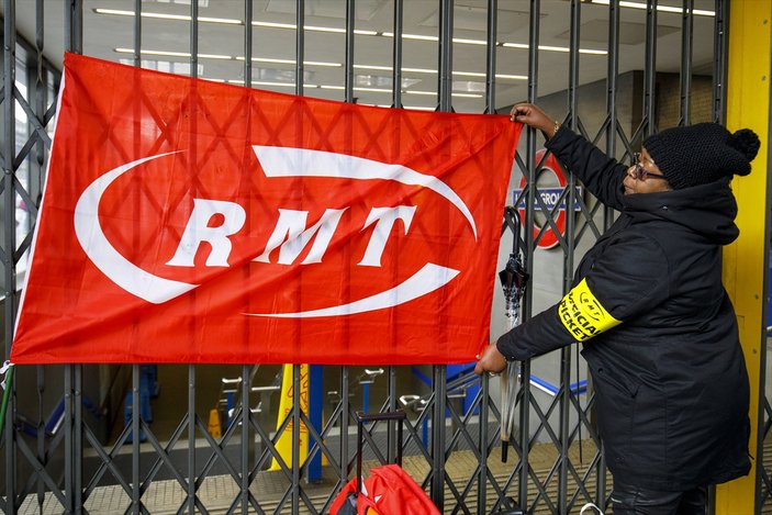 Londra'da metro krizi