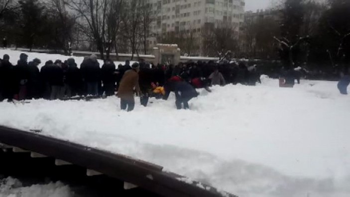 Ataköy'de cenaze namazında tente çöktü