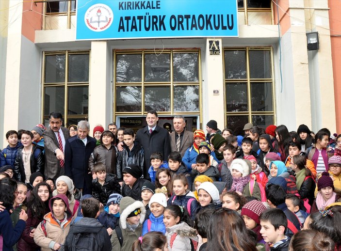 Vali tweet atan öğrenciyi makam aracıyla okula bıraktı