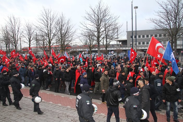 Almanya'da 'Teröre Karşı Birlik' yürüyüşü