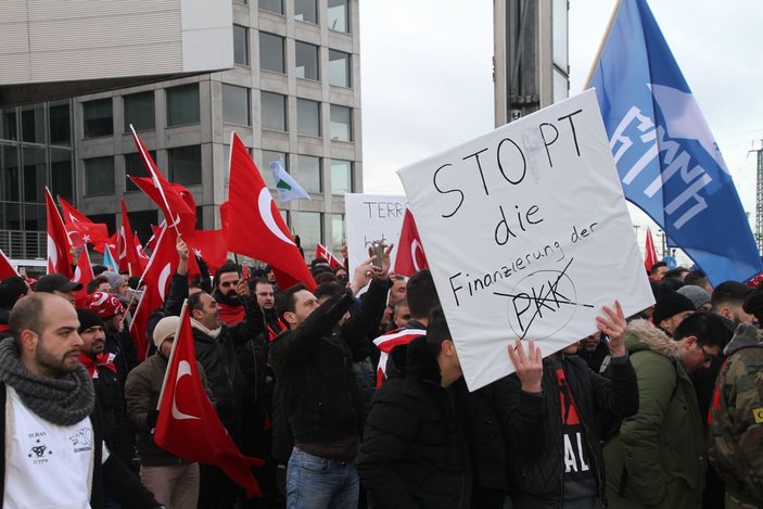 Almanya'da 'Teröre Karşı Birlik' yürüyüşü