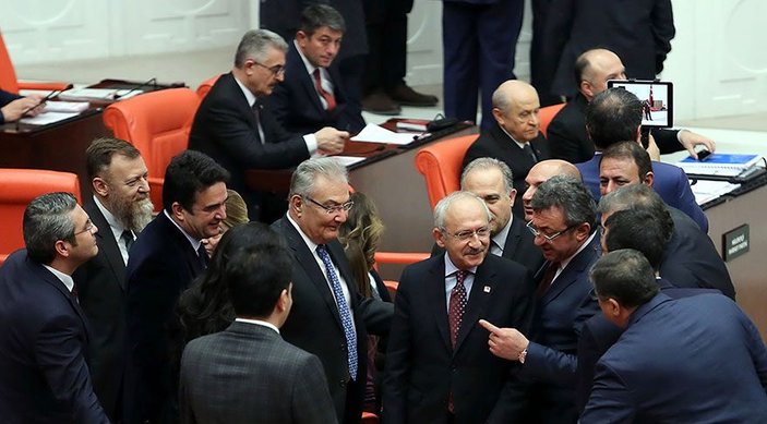 Meclis'te yavaşlatma eylemine Kılıçdaroğlu da katıldı