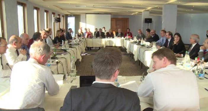 Kıbrıs müzakerelerinde Beşli Konferans devam ediyor