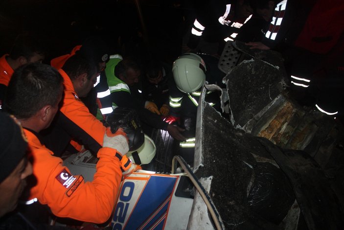 Konya'da yolcu otobüsü kamyona çarptı: 1 ölü 15 yaralı