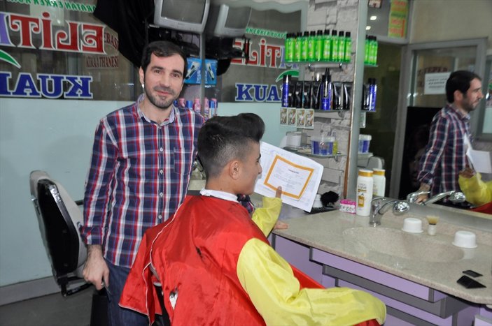 Mardin'de başarılı öğrencilere ücretsiz tıraş