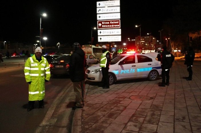Sivas’ta polis bir gecede 20 aracı trafikten men etti