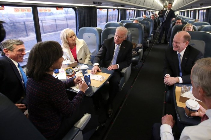 Joe Biden evine trenle döndü