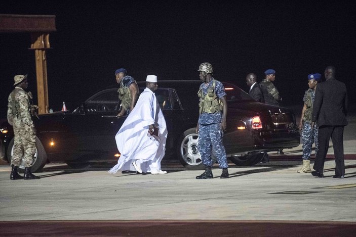 Gambiya’nın mağlup başkanı ülkeden ayrıldı