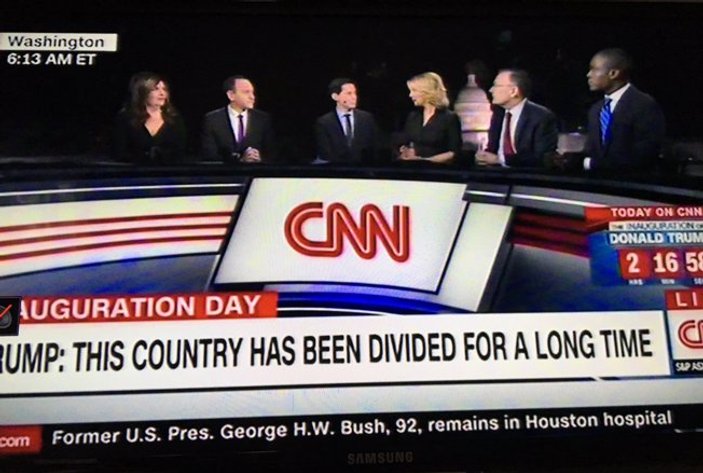 CNN Trump'ın yemin töreni sırasında siyaha büründü