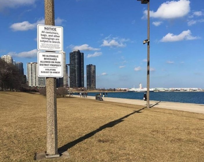 Chicago'da parklarda içki içmek yasak