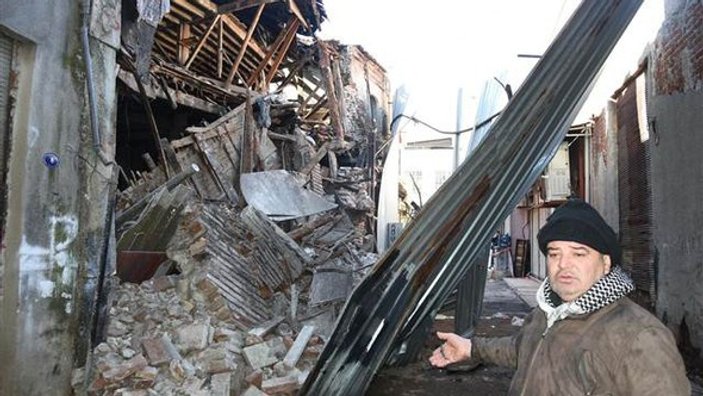İzmir Tarihi Kemaraltı Çarşısı’nda bulunan bina çöktü