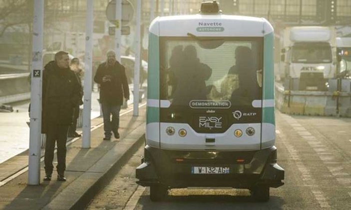 Fransa'da sürücüsüz otobüsler test sürüşüne başladı