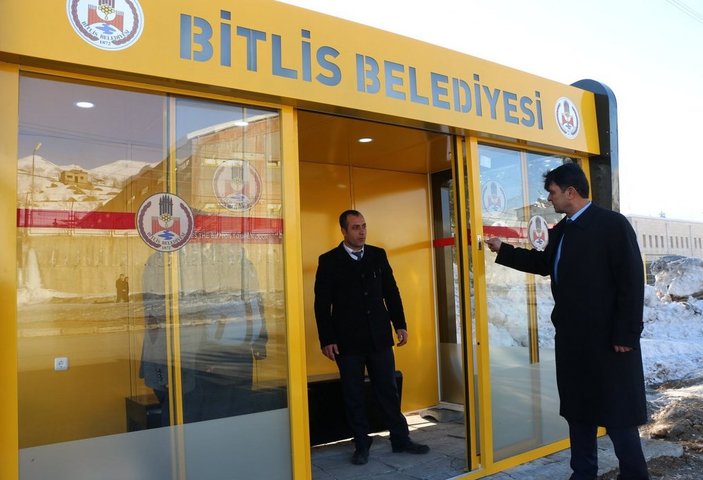 Bitlis Belediyesi'nden klimalı otobüs durağı