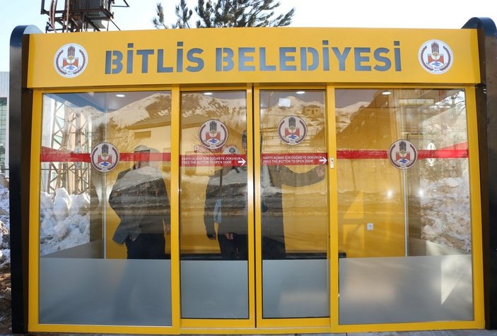 Bitlis Belediyesi'nden klimalı otobüs durağı