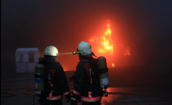 Hadımköy'de plastik fabrikasında yangın