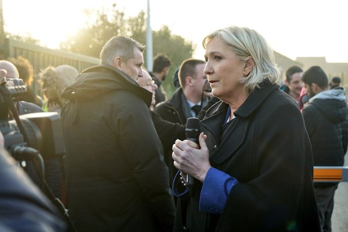 Cumhurbaşkanı adayı Le Pen sığınmacı kampına alınmadı