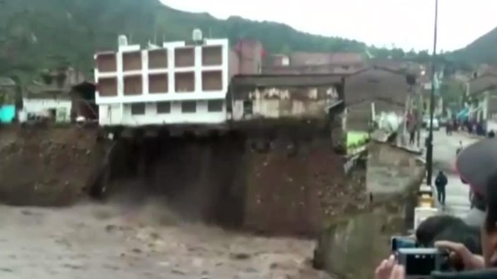 Peru'da şiddetli yağış tarihi oteli yıktı