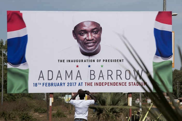 Gambiya'da Devlet Başkanı Barrow ülkesine döndü