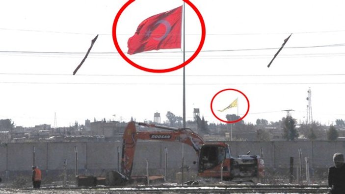 Şanlıurfa'da Suriye sınırına Türk bayrağı asıldı