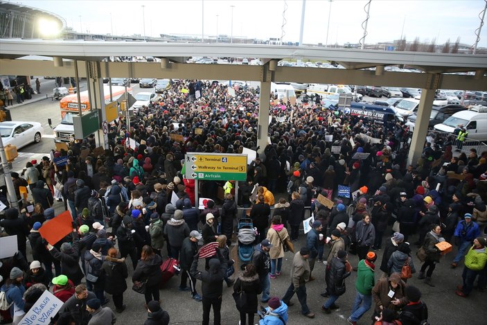 JFK Havalimanı'nda gözaltı protestosu