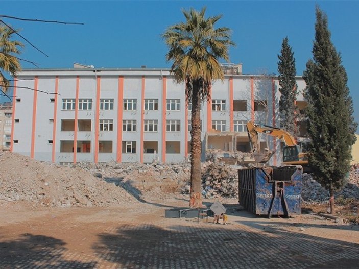 Eski hastaneler yıkılmaya başlandı