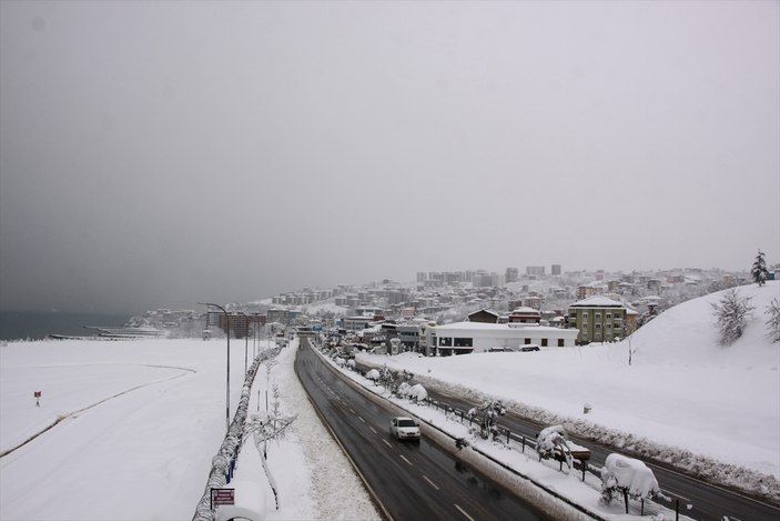 Trabzon'a 60 yılın en yoğun karı yağdı