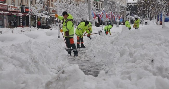 Trabzon'a 60 yılın en yoğun karı yağdı