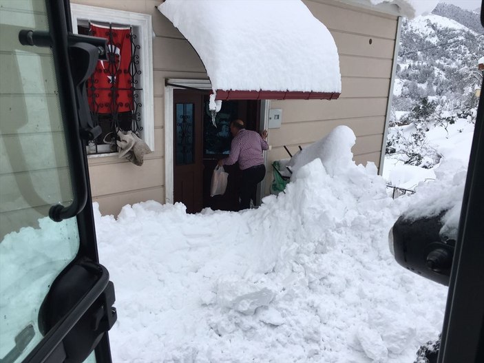 Trabzon'a 60 yılın en yoğun karı yağdı