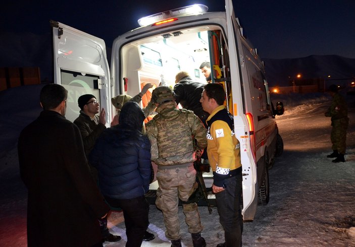 Bitlis'te mahsur kalan hastaya Mehmetçik yetişti