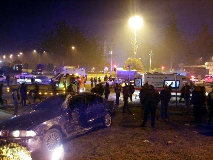 Manisa’da 4 aracın karıştığı kazada 10 kişi yaralandı