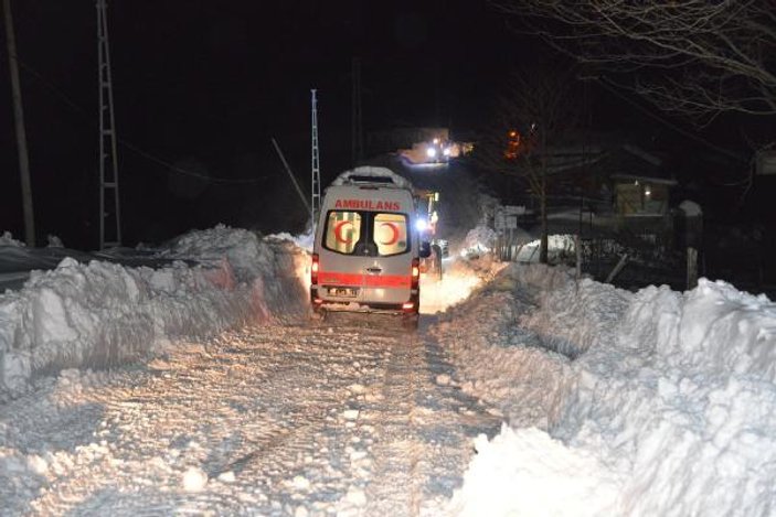 Samsun'da 1.5 metre karda hasta kurtarma seferberliği