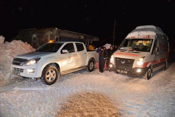 Samsun'da 1.5 metre karda hasta kurtarma seferberliği