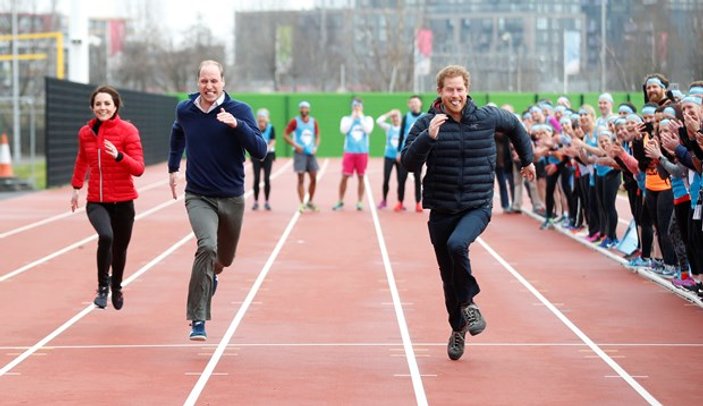 İngiliz Kraliyet Ailesi'nden 100 metre koşusu