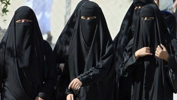 Suudi Arabistan'da ilk kez kadınlar günü kutlandı