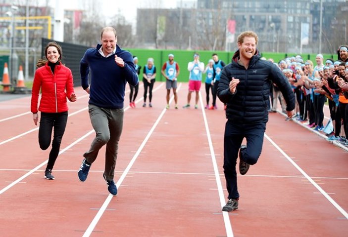 İngiliz Kraliyet Ailesi'nden 100 metre koşusu