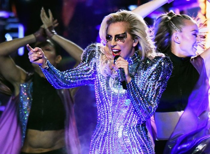 Superbowl finaline Lady Gaga'nın şovu damga vurdu