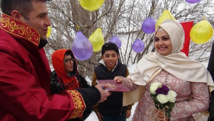 Kars'ta eksi 15 derecede nikah kıydılar
