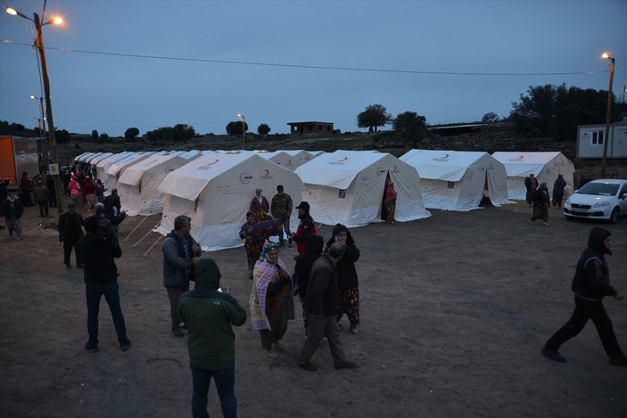 AFAD ve Kızılay'dan Çanakkale'ye 320 çadır 700 yatak