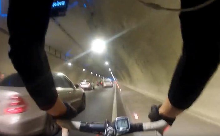 Avrasya Tüneli’ni bisikletle geçti