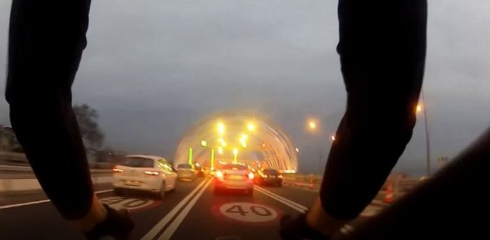 Avrasya Tüneli’ni bisikletle geçti
