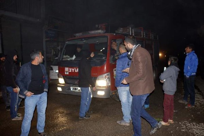 Şanlıurfa'da elektrik kesintisine yol kapatarak protesto