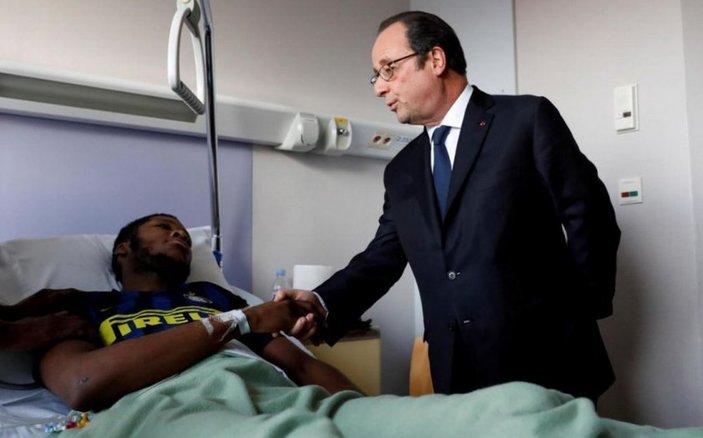 Hollande, coplu tecavüze uğrayan genci ziyaret etti