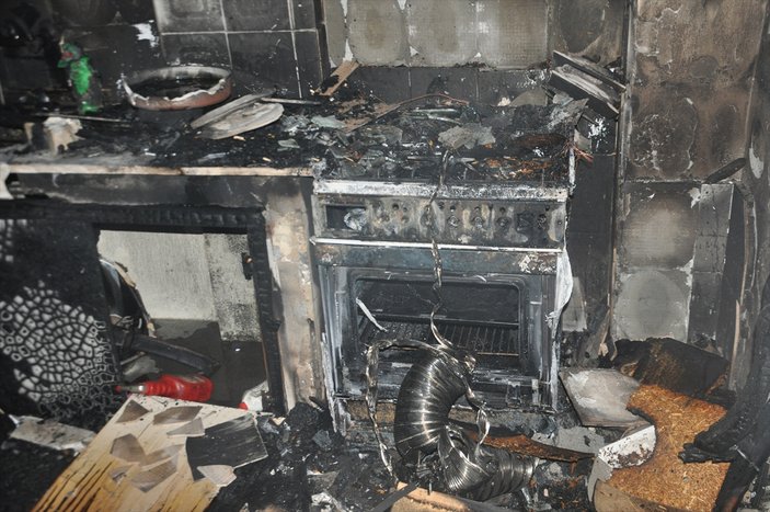 Adana'da öğrenci evinde yangın