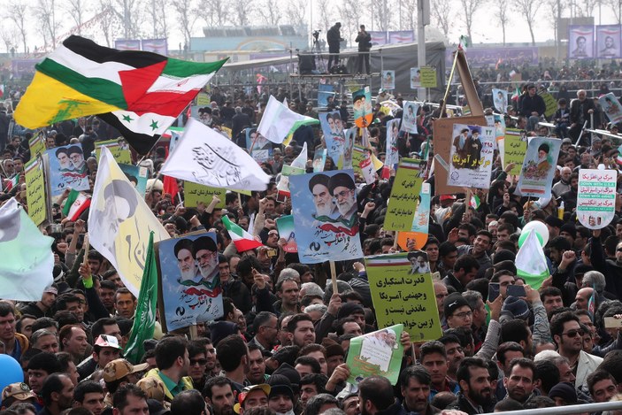 İran'da yüz binlerce gösterici 'Amerika'ya ölüm' dedi