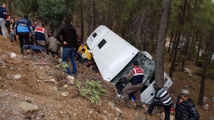 Antalya'da midibüs uçuruma uçtu: Ölü ve yaralılar var