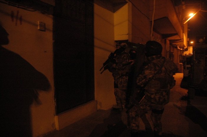Adana’da terör operasyonu: 34 gözaltı